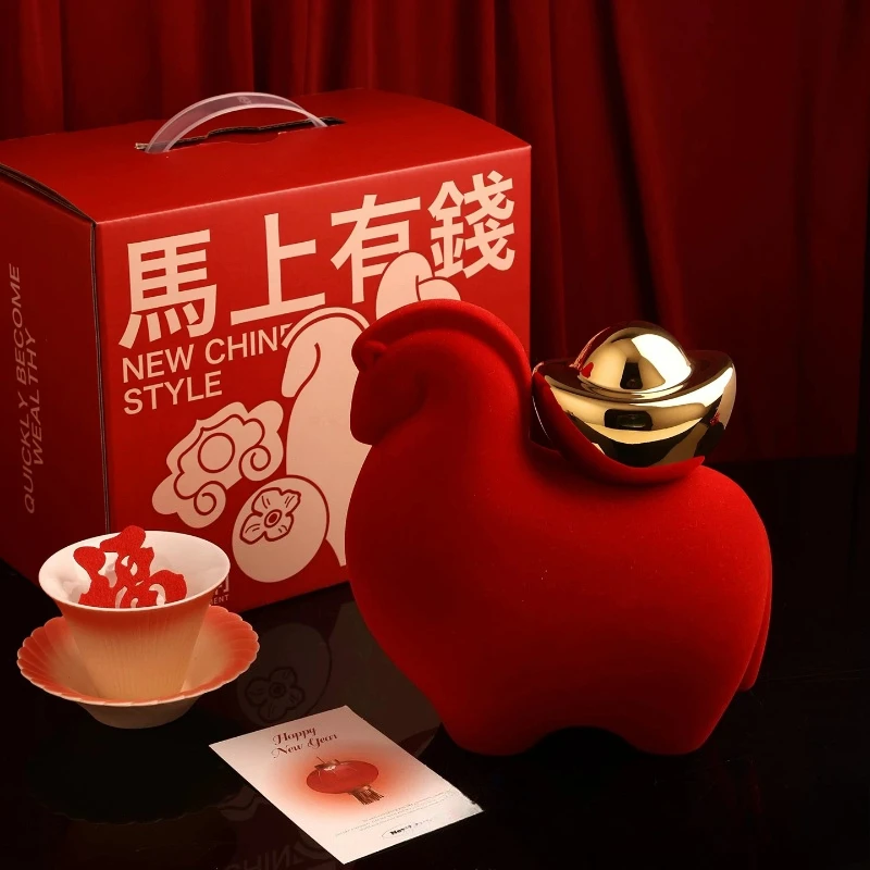 There are money ornaments soon, living room mascot ceramic decorations, natal year