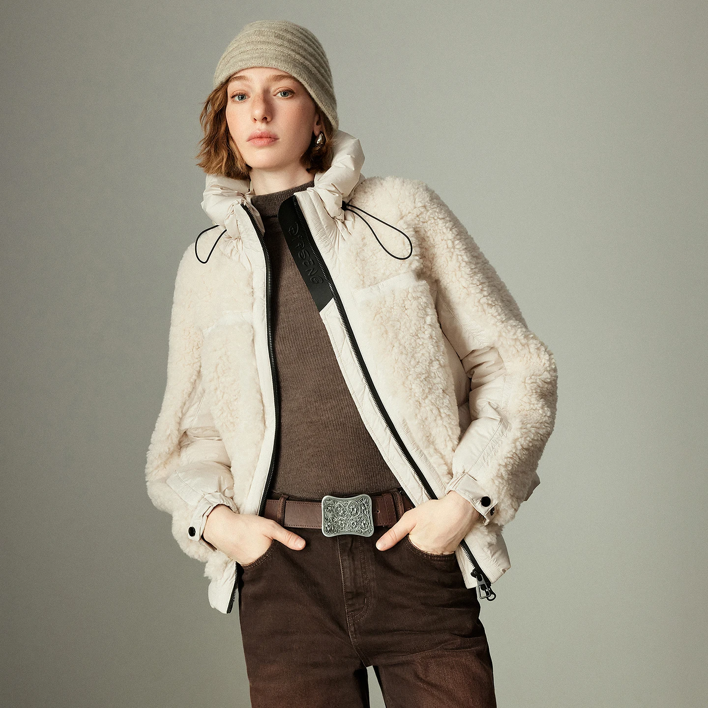 TOYOUTH سترات نسائية شتوية جديدة 2025 90% أسفل معبأ بقلنسوة دافئة مرقعة سترة قطيفة ملابس خارجية