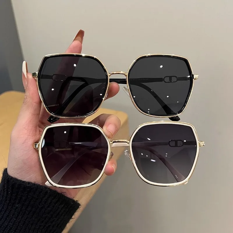 

1PCS Fashionable Large Frame Sunglasses for Women Gradient Lens Sun Glasses Oversized Retro Square Luxury Sunglasses UV400
