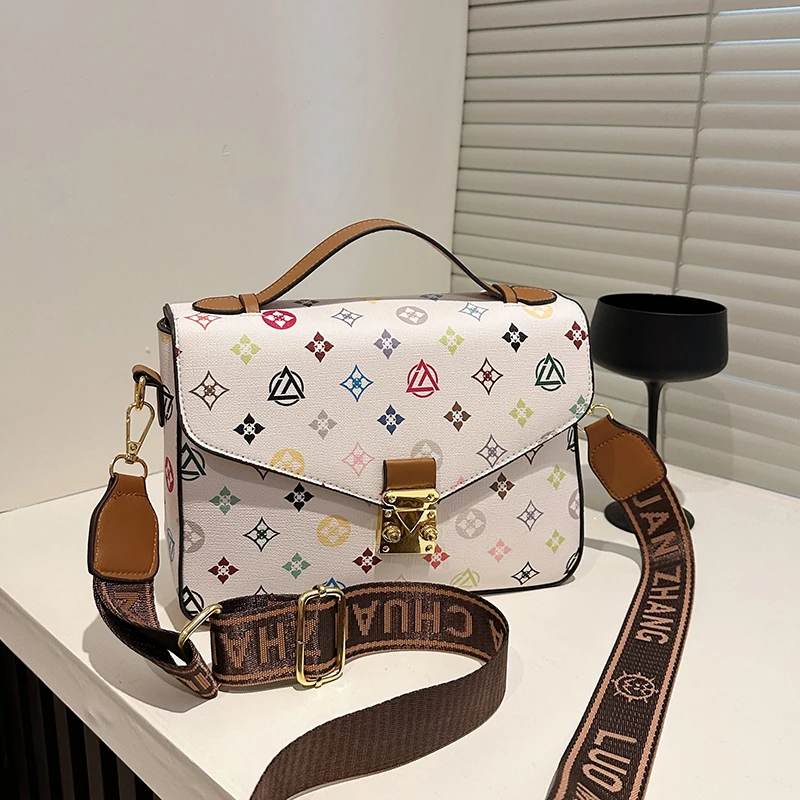 

Fashionable Minimalist Shopper Bag For Women With Letter Logo Solid Color Trendy Look And Casual Elegance