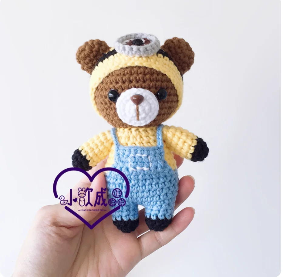 Couples bear handmade diy crochet wool doll finished product is about 14cm high.