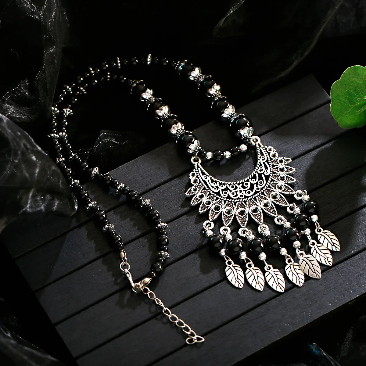 Ethnic Vintage Leaf Red Stone Tassel Necklace Women Silver Color Geometric Pendants Necklace Boho Long Statement Women\'s Jewelry