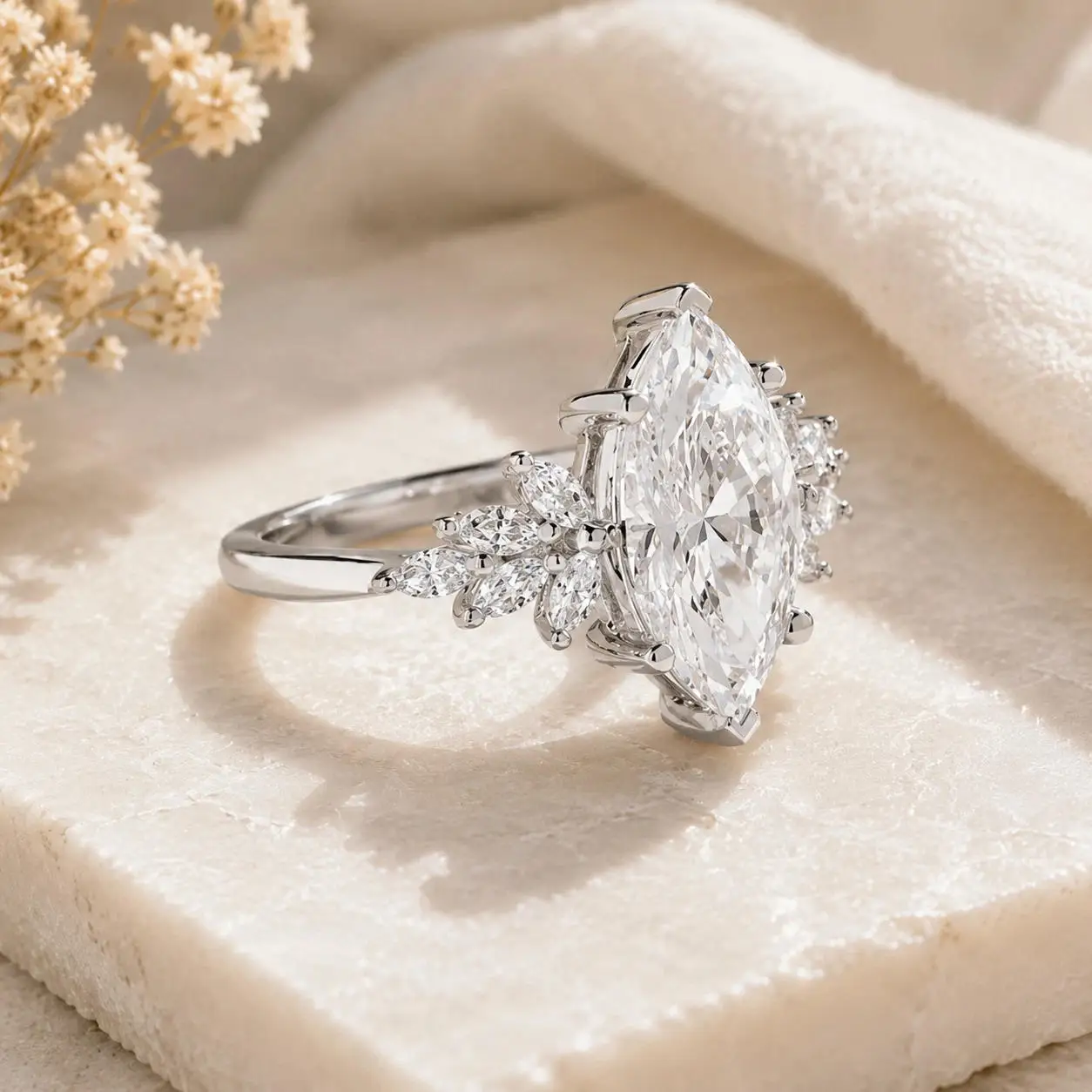 Eleganter IGI 2-Karat-Marquise-Diamant-Cluster-Verlobungsring im Flügel-Design, platiniert 950, EF VS, Brautschmuck zum Hochzeitstag. – Detail 6