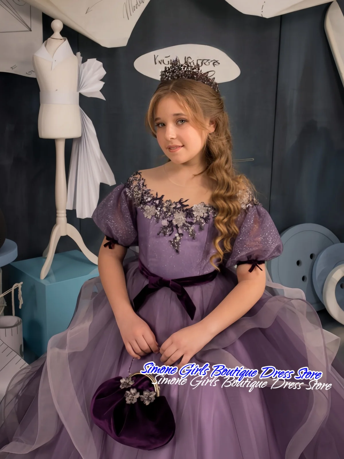 فستان الأميرة ذو الطبقات بخياطة من الدانتيل فساتين فتاة الزهور غير المتكافئة للاستقبال الرسمي وحفلات الرقص