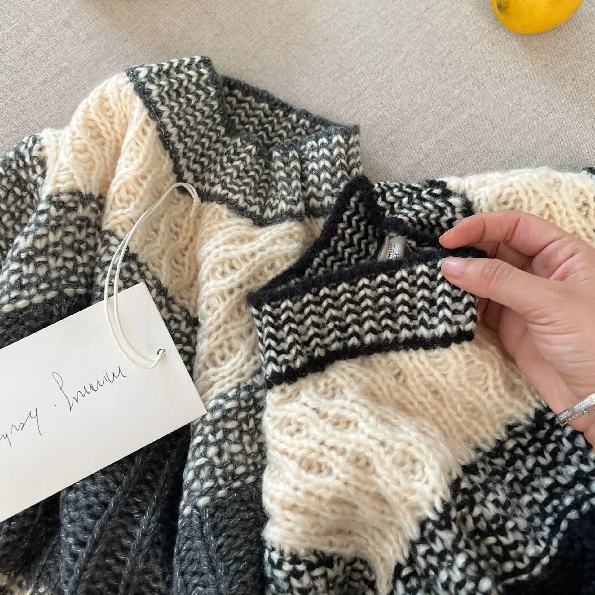 Children's sweater 2024 winter new boys and girls contrasting color knitted sweater baby turtleneck twisted sweater