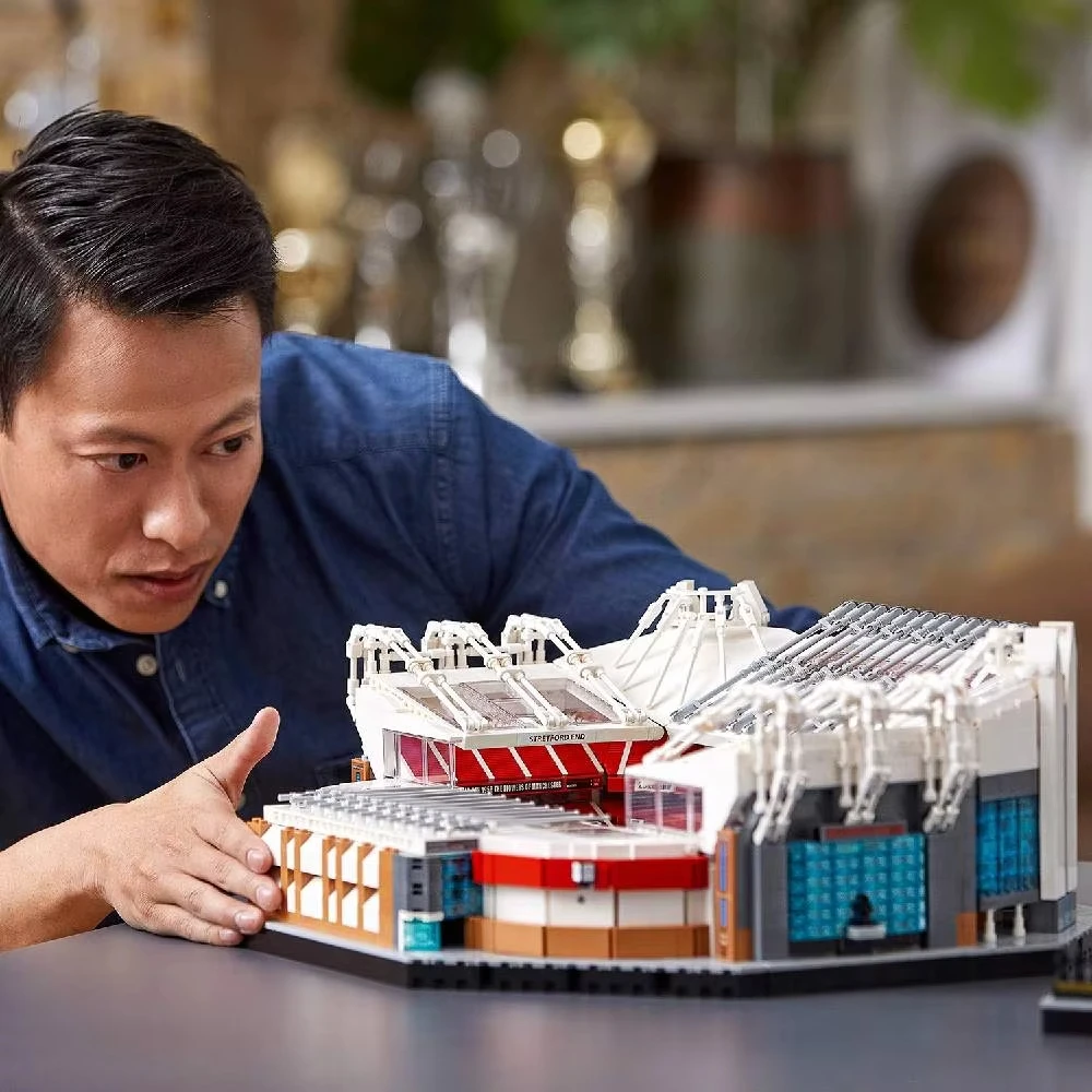 人気のおもちゃ 10272 ビルディングシリーズオールドトラッフォードスタジアムモデルビルディングブロック家の装飾のおもちゃクリスマス誕生日ギフト