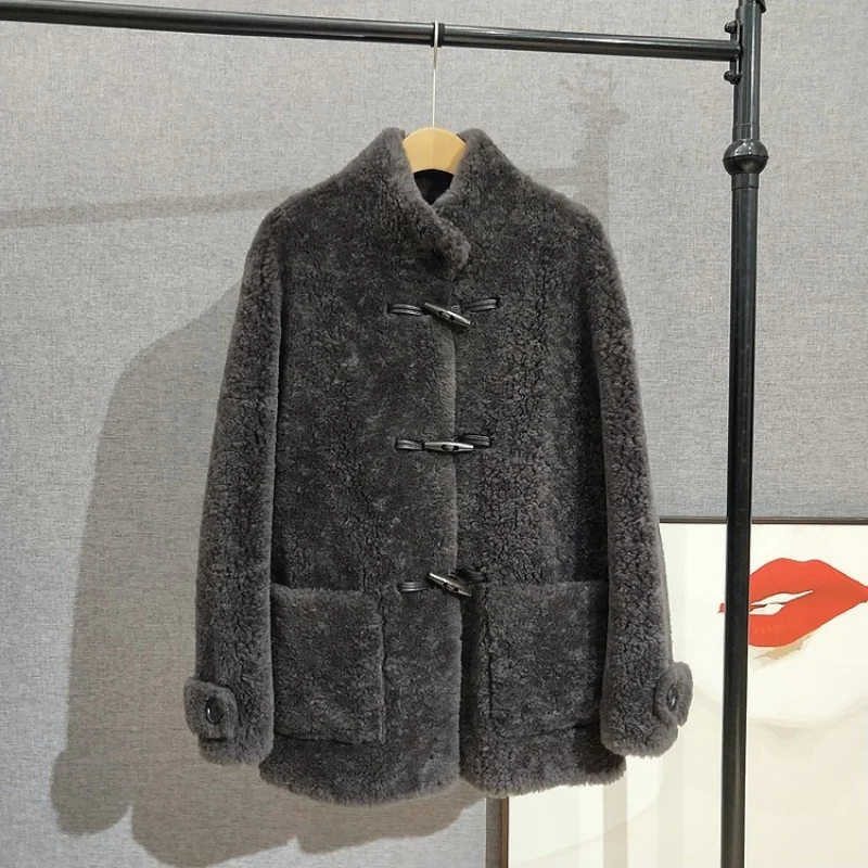 Cappotto in shearling di pura lana con colletto rialzato e bottoni in corno, abbigliamento invernale casual di media lunghezza JT545