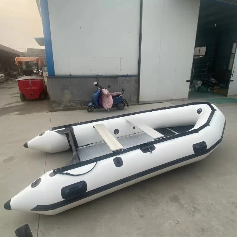 Fotografia 3: Bote Inflável de Borracha com Fundo Rígido Reforçado, Caiaque Dobrável Resistente ao Desgaste, Barco de Pesca para Múltiplas Pessoas