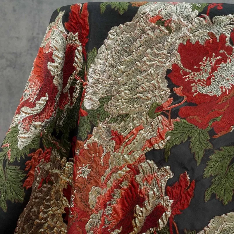 

Весенне-летняя рельефная жаккардовая ткань с золотой проволокой для европейской и американской моды, ткань для свадебных платьев, ткань для шитья своими руками на метр