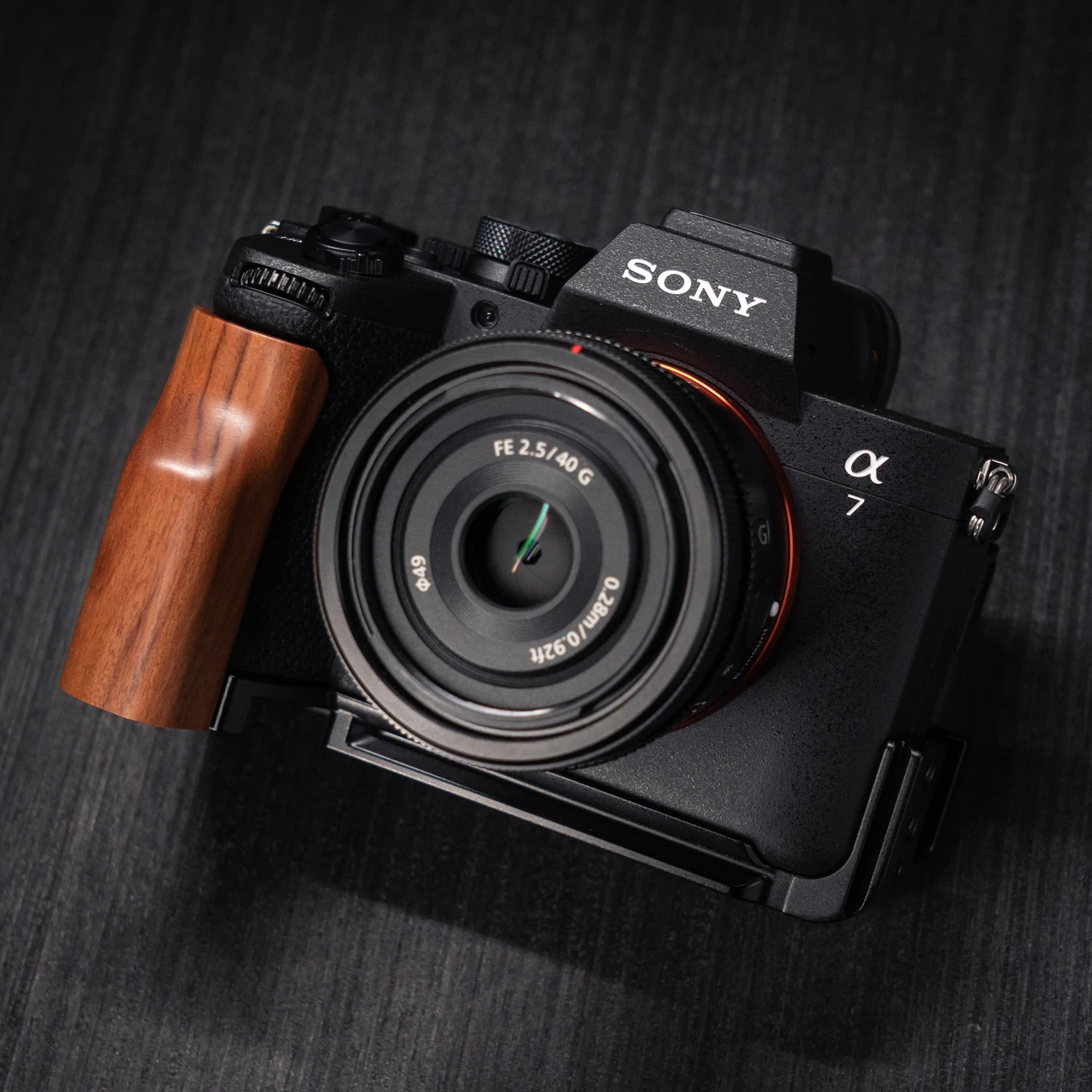 YUWOOD für Sony A7R5 / A7M4 Kamera-Cage mit Holzgriff und integrierter Schnellwechselplatte für Arca-Swiss Cage Rig Kit – Detail 33