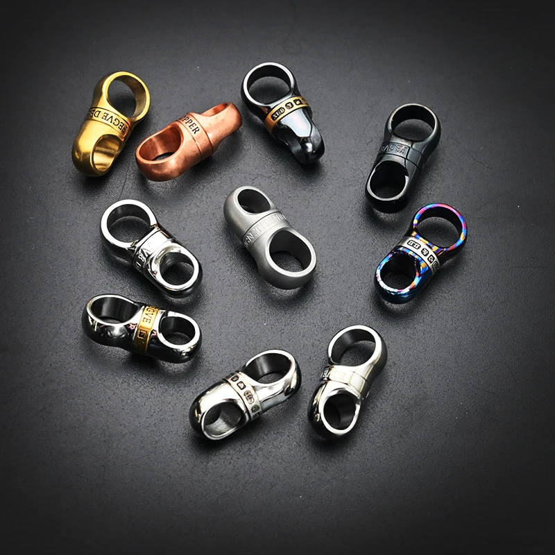 Luxury Car Key Chain Accessories High Quality Titanium Black Capsule Buckle Men Can Be 360 ° Rotary Keychain Connection Buckle