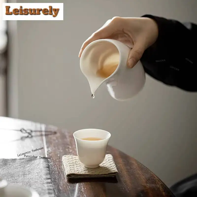 190ml Sheep Fat Jade Porcelain Crescent Moon Tea Pitcher Tea Divider Cha Hai Dispenser Justice Cup Fair Mug Cha Gift Accessories