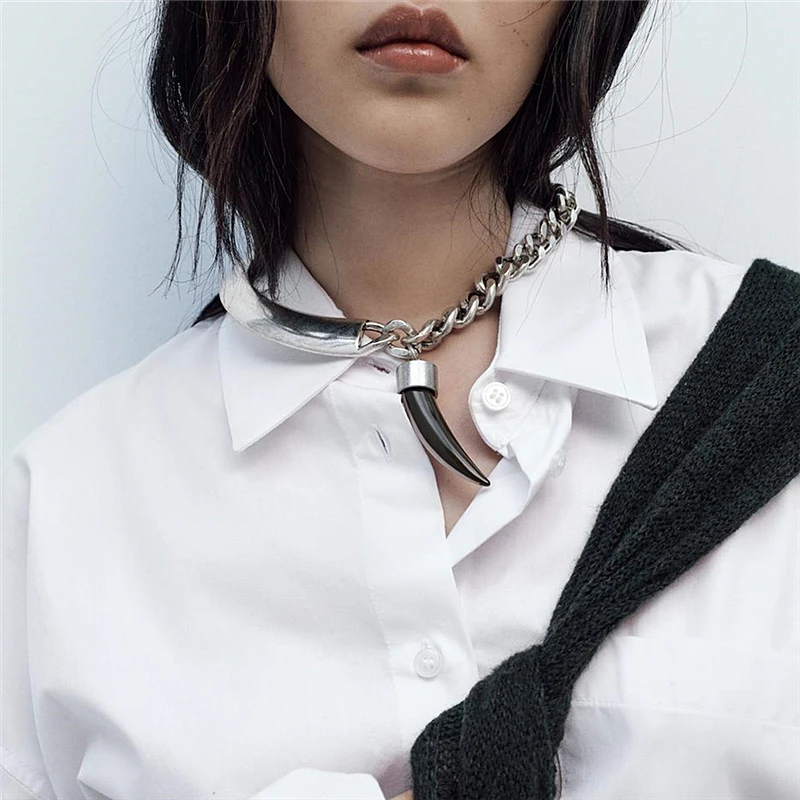 HUANZHI Alloy Ox Horn Buckle Pendant Chain Necklace for Women Girls Half Curved Heavy Choker Fashion Design Cool Accessories