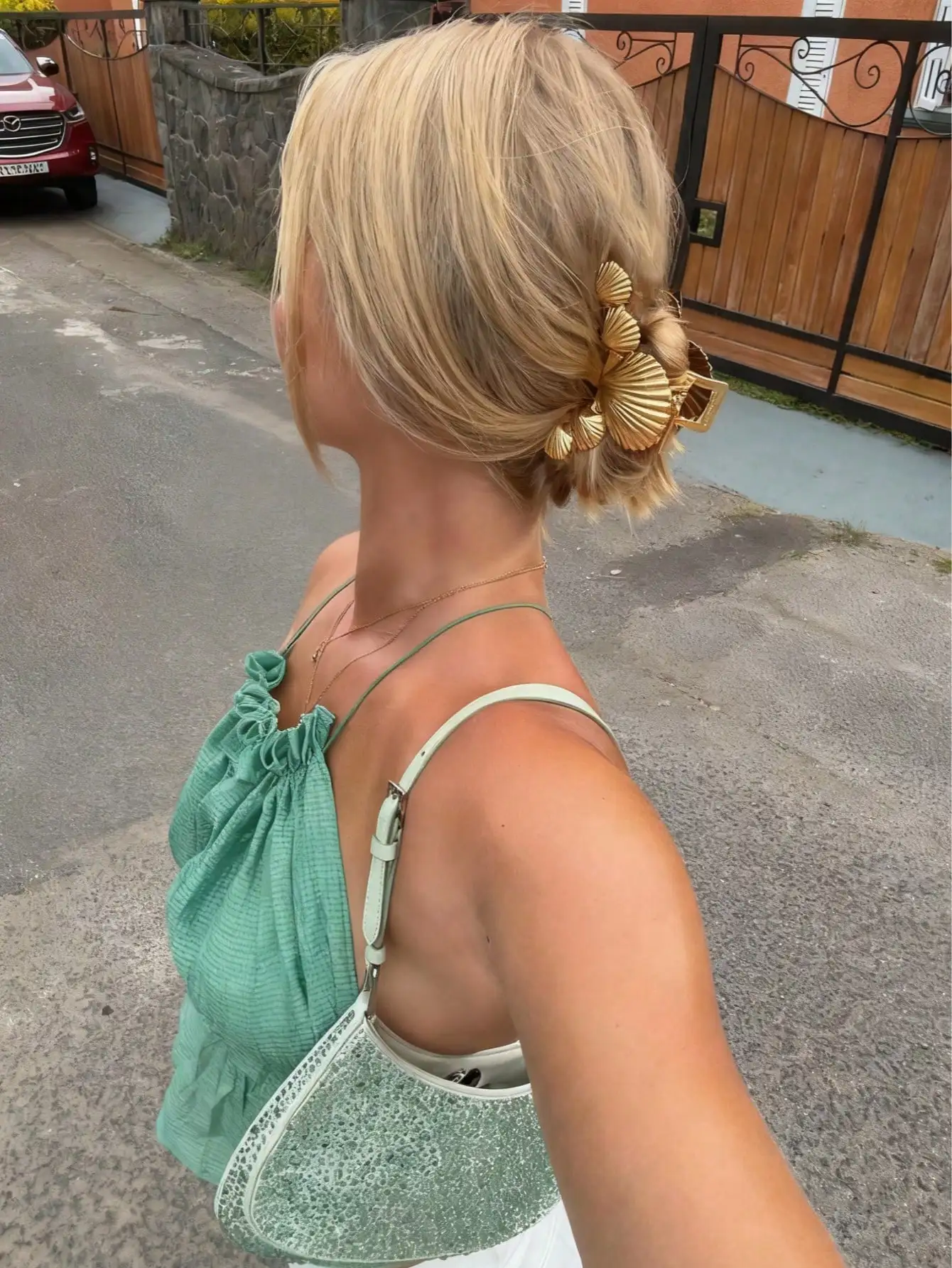 

Elegant Seashell Hair Claw Clip For Women Summer Beach Holiday Accessory