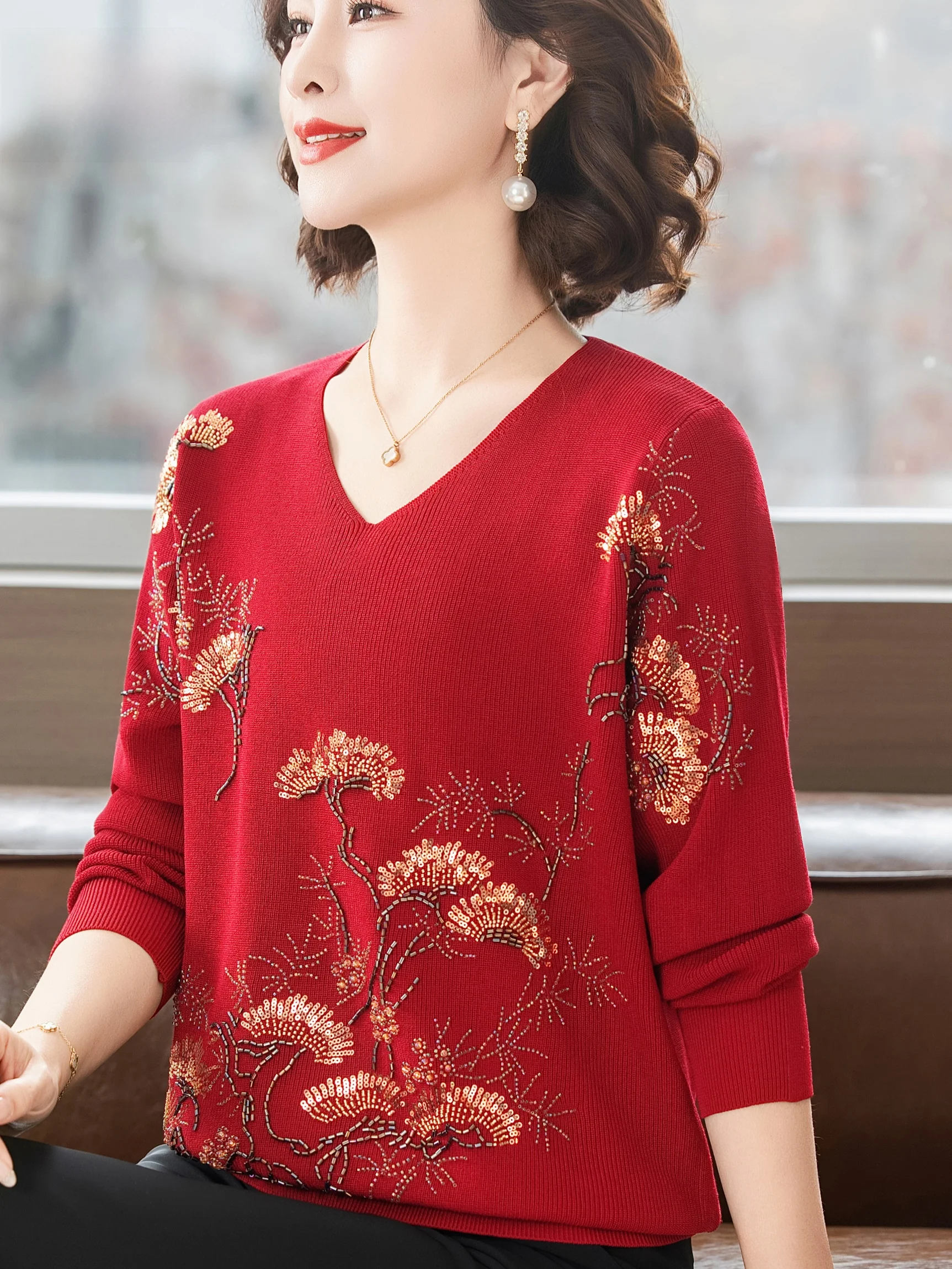 

Spring Autumn V-neck Embroidered Knitwear Loose Fit Thin Elderly Women's Top Large Size Comfortable Breathable Fashionable