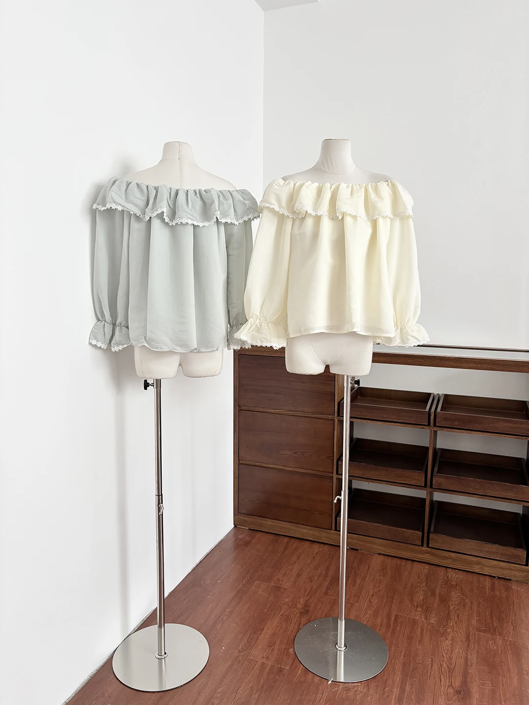 

Elegant Long Sleeve One Shoulder Ruffle Hem Shirt Women's Spring Fashion Commute Design Loose Top Polyester Fiber