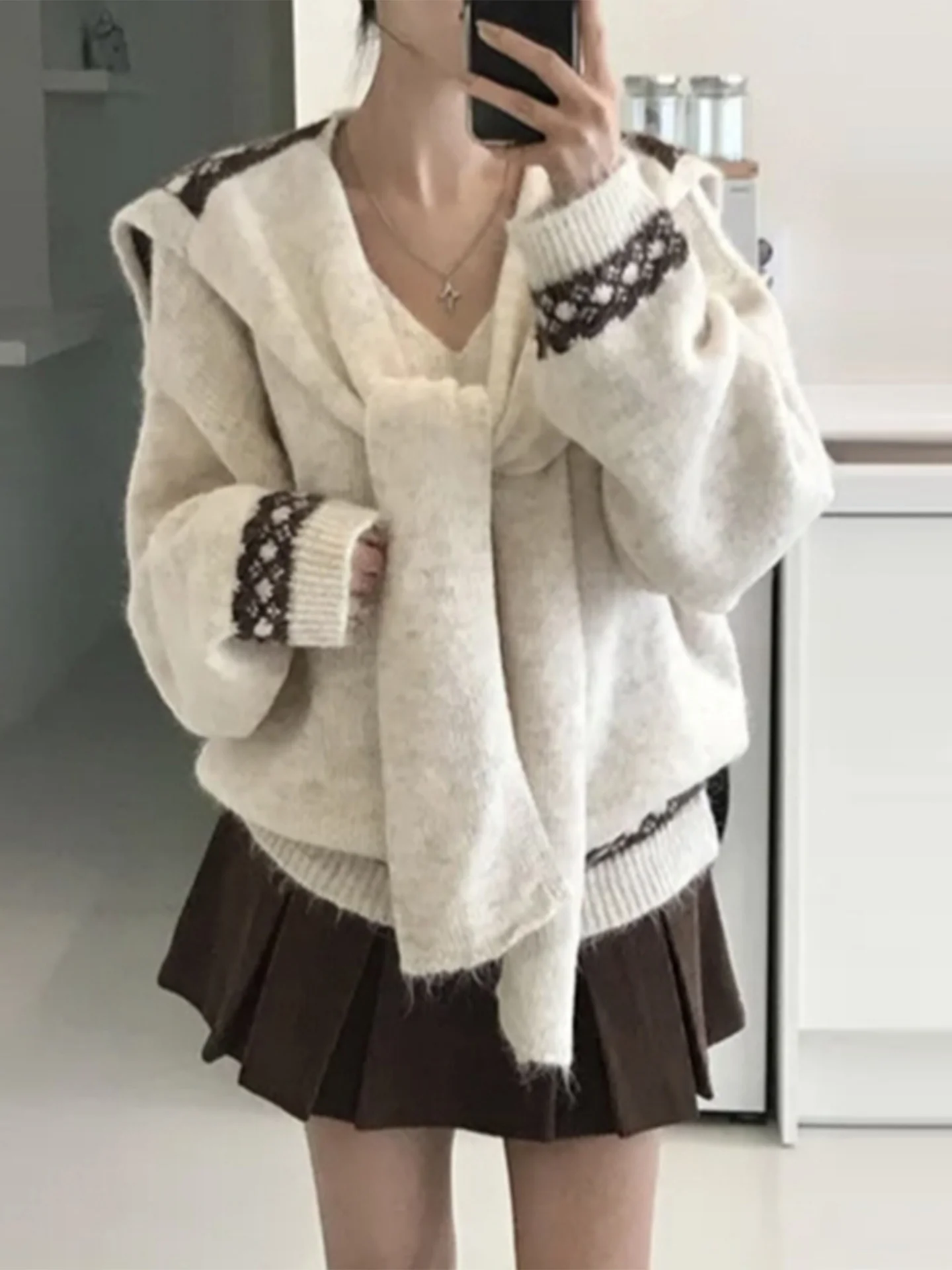 

Faionable Two-Piece Set with Color Blo Knitted Sweater And Knot Tassel awl for Women Winter 2025 New Arrival