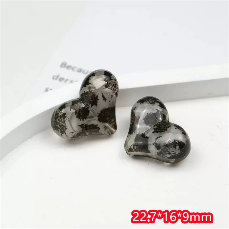 Hurtownia 50 sztuk/partia koraliki akrylowe w kształcie serc z nadrukiem w panterkę, do samodzielnego tworzenia biżuterii, odzieży, breloczków.