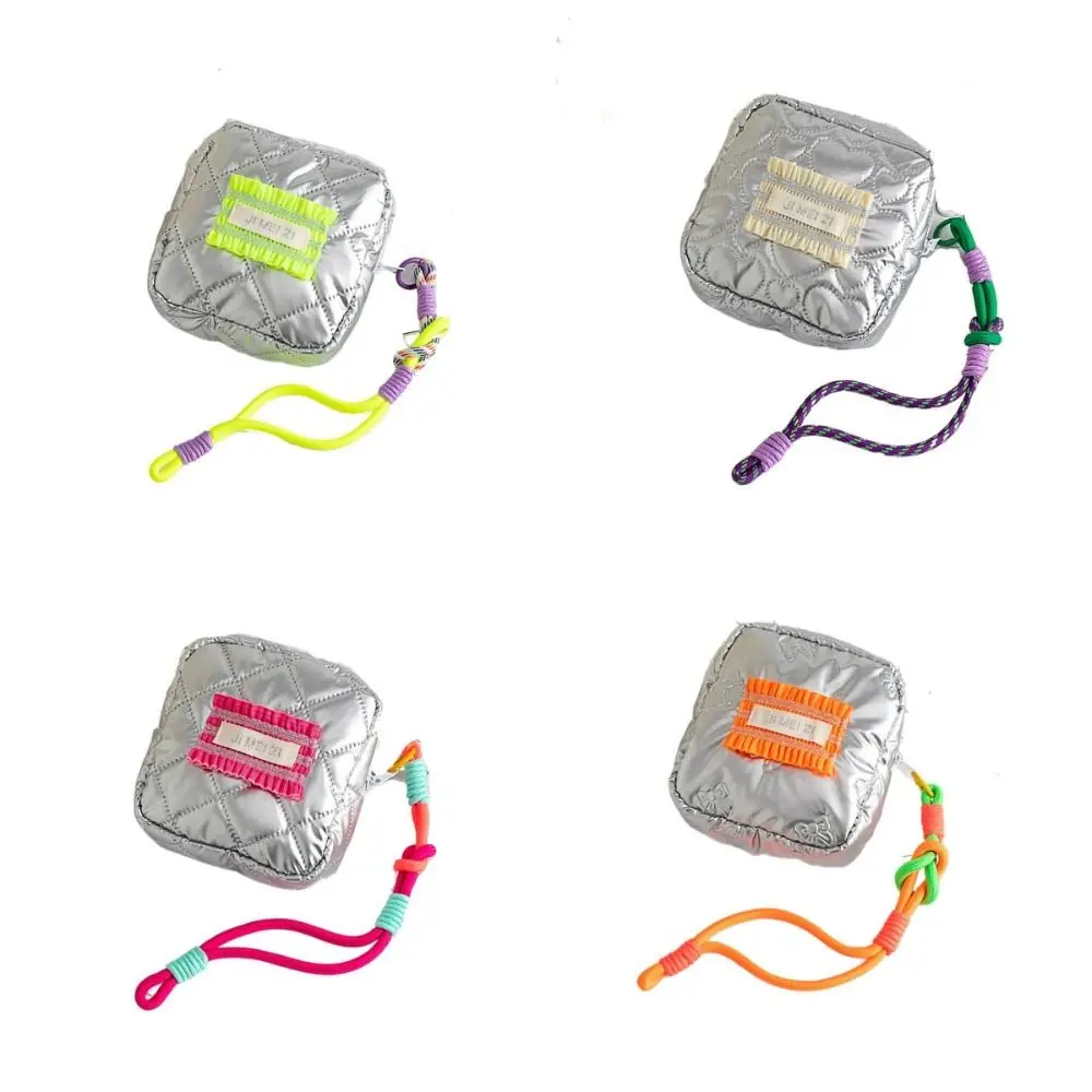 حقيبة مستحضرات التجميل المربعة المحمولة من البولي يوريثان مقاومة للماء ذات سعة كبيرة ومحفظة للعملات المعدنية مع حبل قلادة وحقيبة مكياج عالية المظهر للفتيات