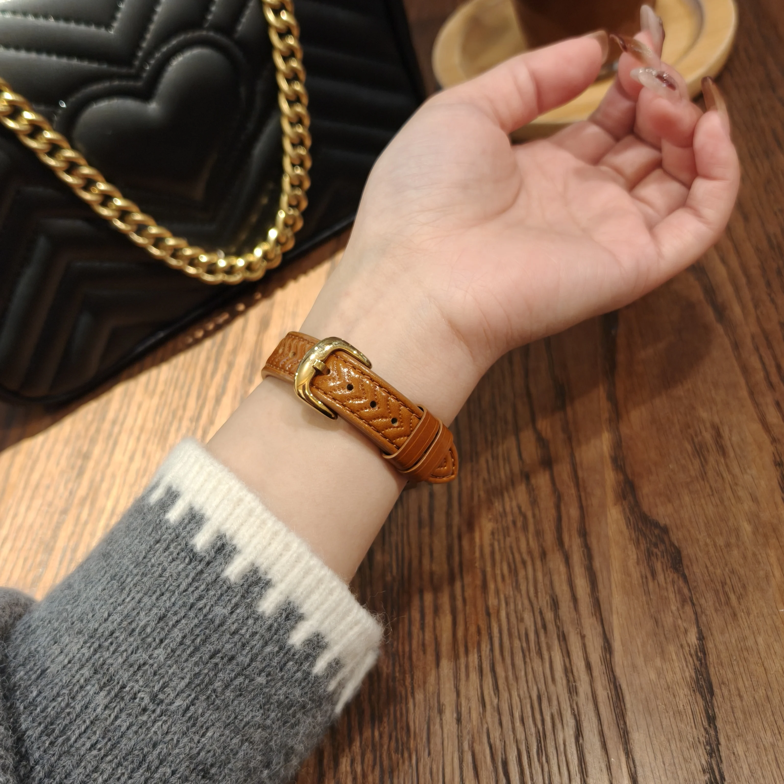 Bracelet en cuir gaufré en forme de coeur, adapté aux bracelets multicolores Samsung Galaxy 18 mm/20 mm/22 mm, compatible avec Samsung Galaxy Watch 4/5/6 40 mm, bracelet de mode pour femme de style Chanel