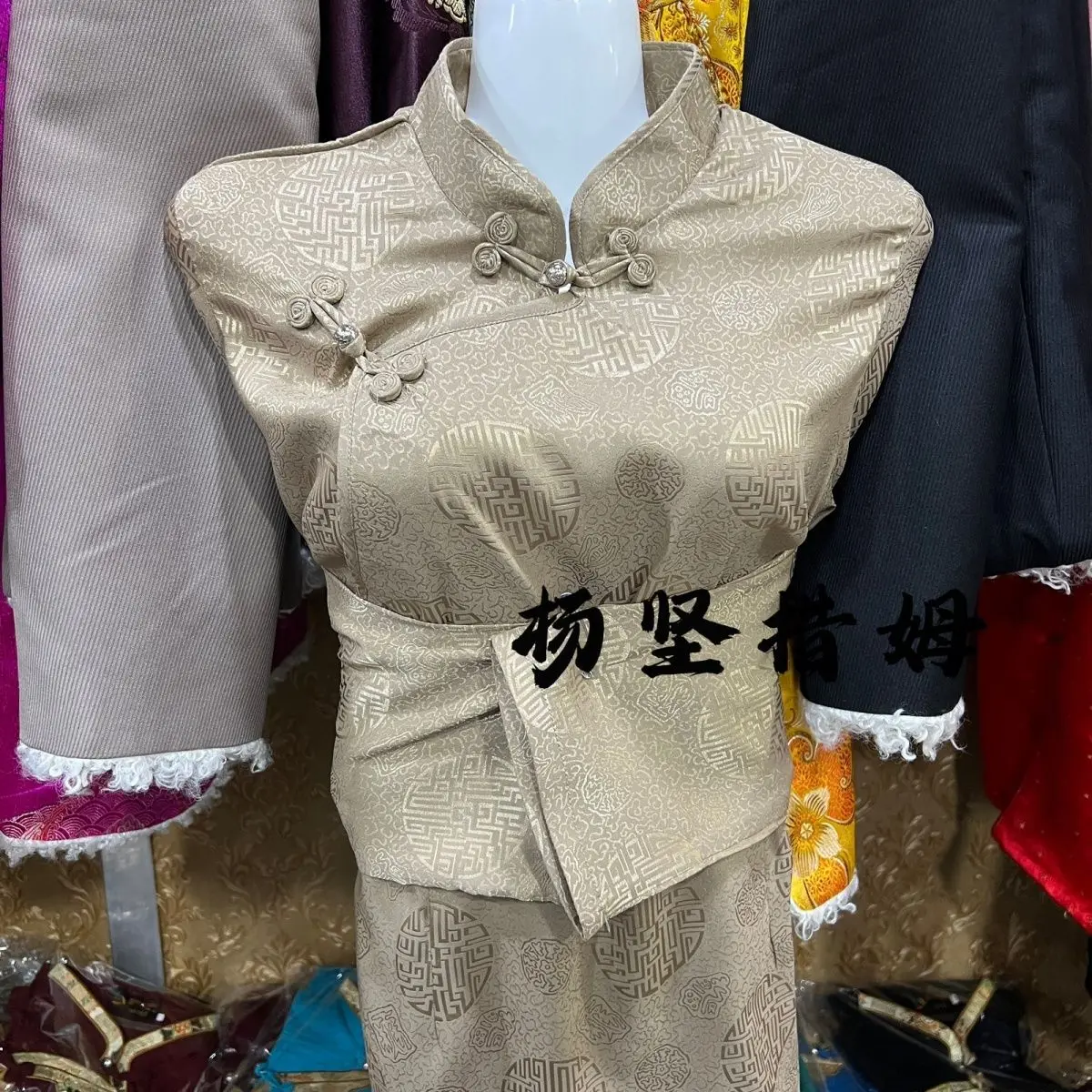 Damska nowa koszula z tibetskim motywem, uniwersalna, z kwasu octowego, w jednolitym kolorze.