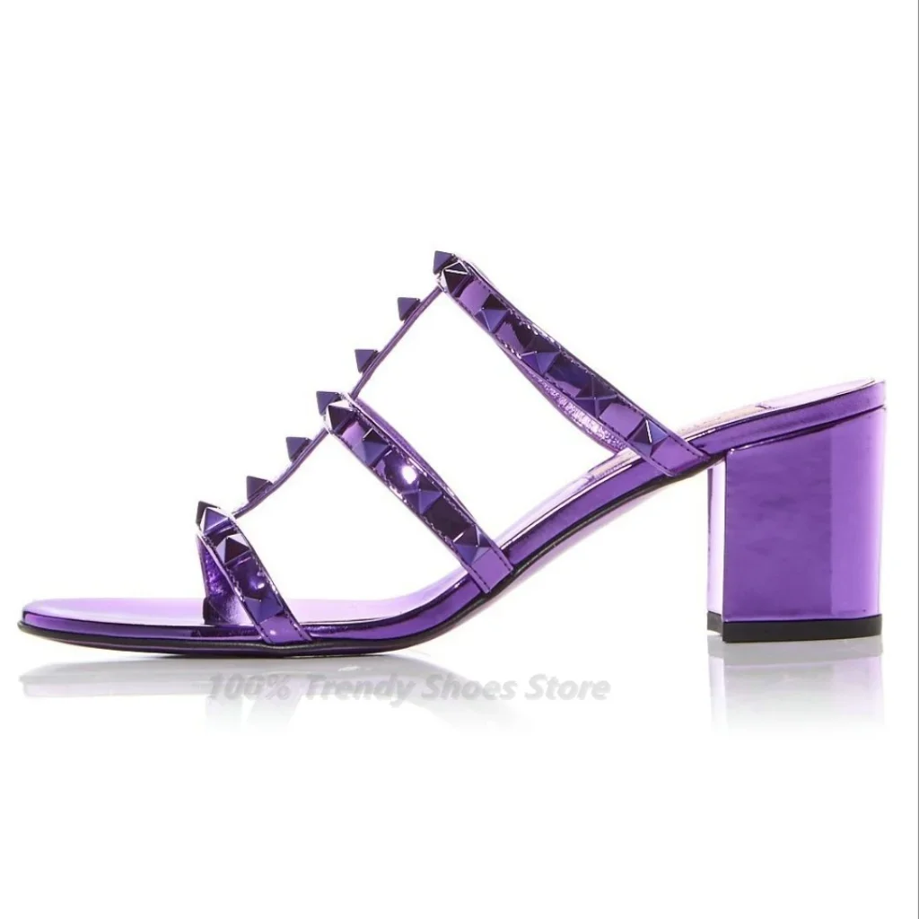 Rivet Thin Strap Thick Heel Sandals with A Straight Strap for Outdoor Wear Women's Fashionable Flat Bottomed Casual Shoes