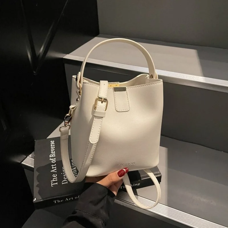 حقيبة كروس نسائية بوهيمية بكتف واحد وتصميم زهور وواسعة للارتداء اليومي