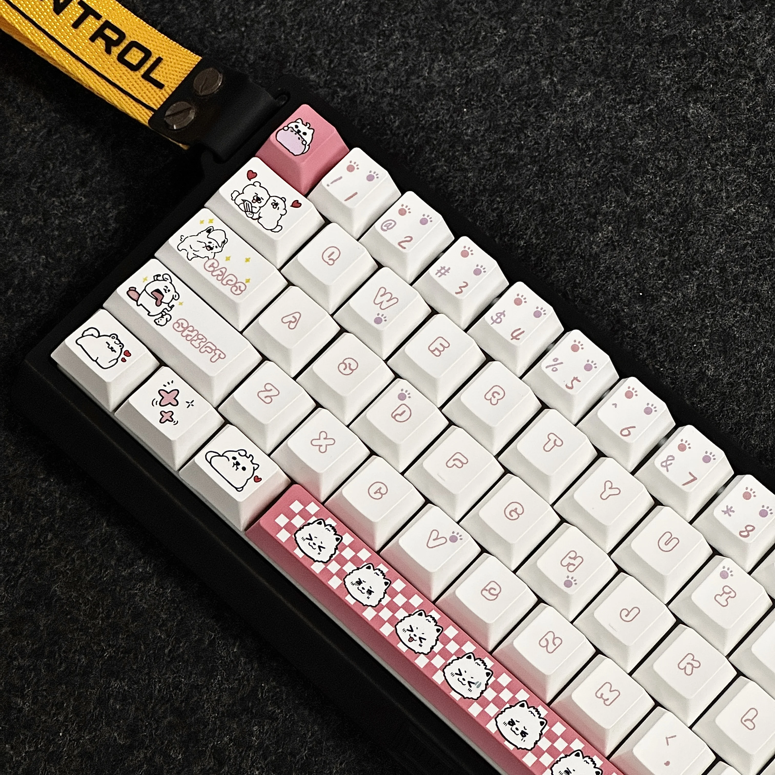 

Pink puppy keycaps, original height PBT sublimation process keycaps for mechanical keyboards magnetic axis keyboards
