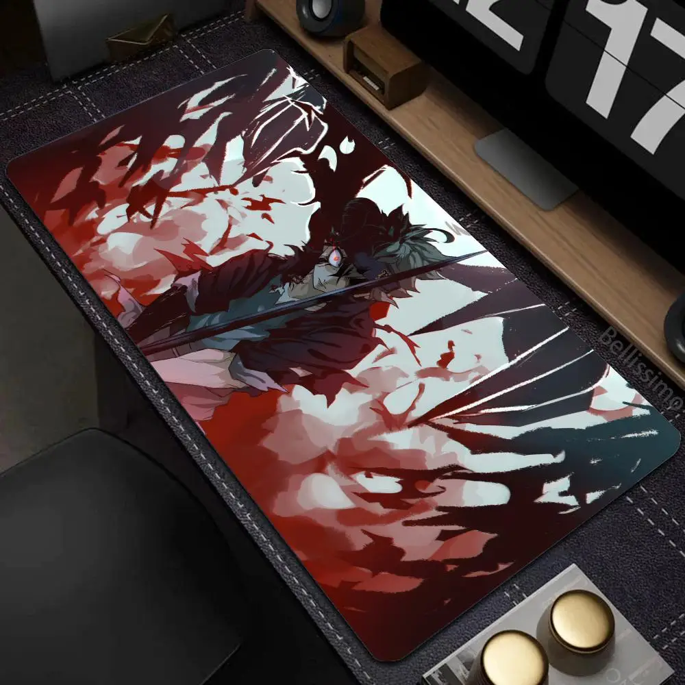 Imagem -01 - Grande Black Clover Gamer Mouse Pad Acessórios para Jogos de pc Esteira de Mesa Anime Computador Tapetes de Mesa Escritório xl grande black clover gamer mouse pad acessorios para jogos de pc esteira de mesa anime computador tapetes de mesa escritorio xl 01