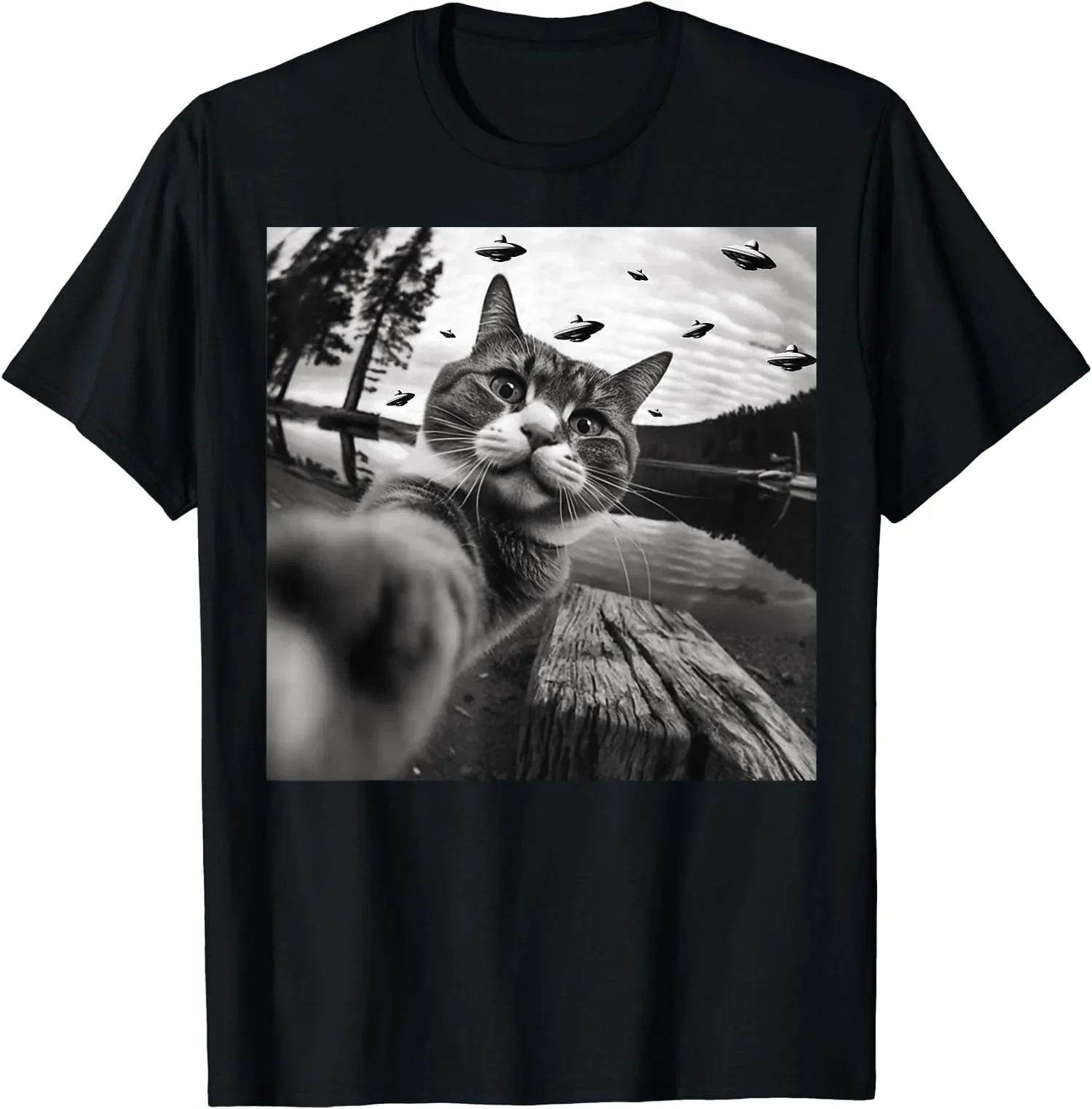 Cat Selfie With UFO Funny Cats Lover Gift Unisex T-Shirt