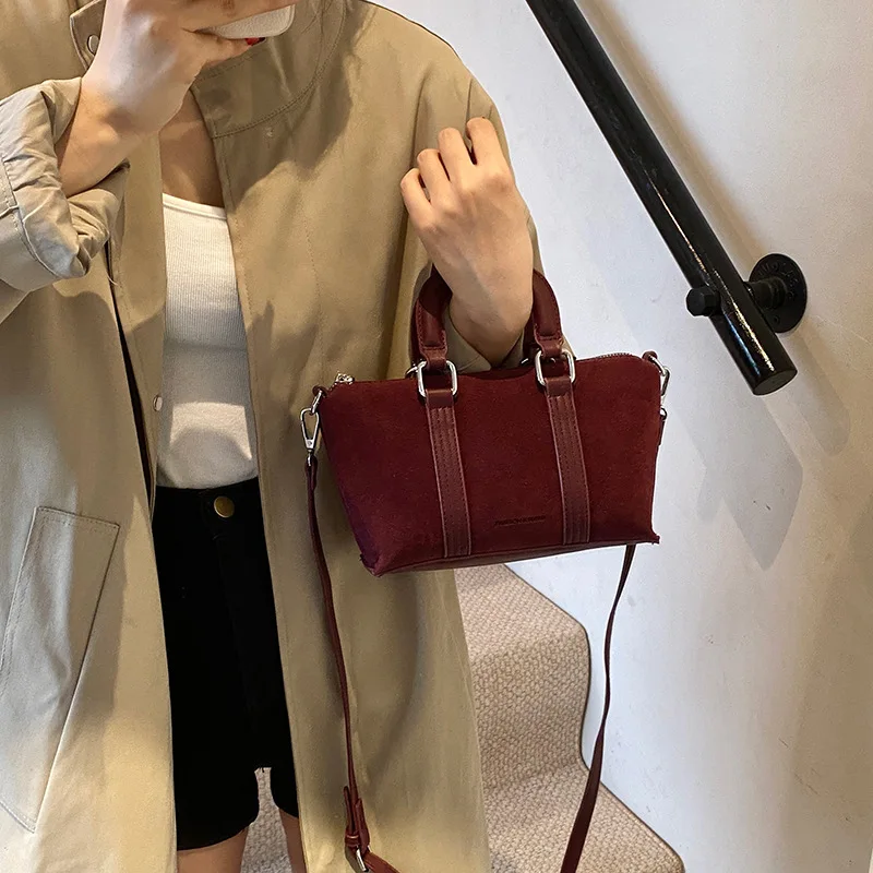 

2025 New Matte Color-Blocking Shoulder Bag for Women, Textured Two-Tone Handbag, Chic Versatile Crossbody Purse, Elegant Stylish