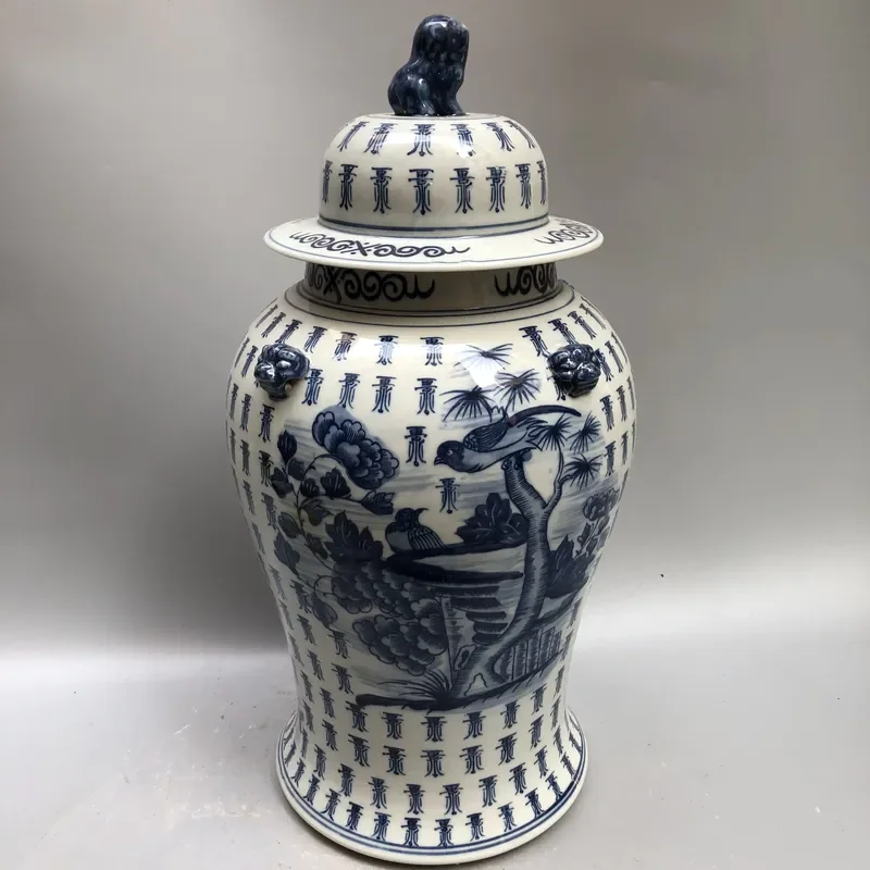 Antique Chinese Ming Qing Style Vase Blue White Porcelain Flowers with Retro Ceramic Lid Home Decorative Jar Chinoiserie