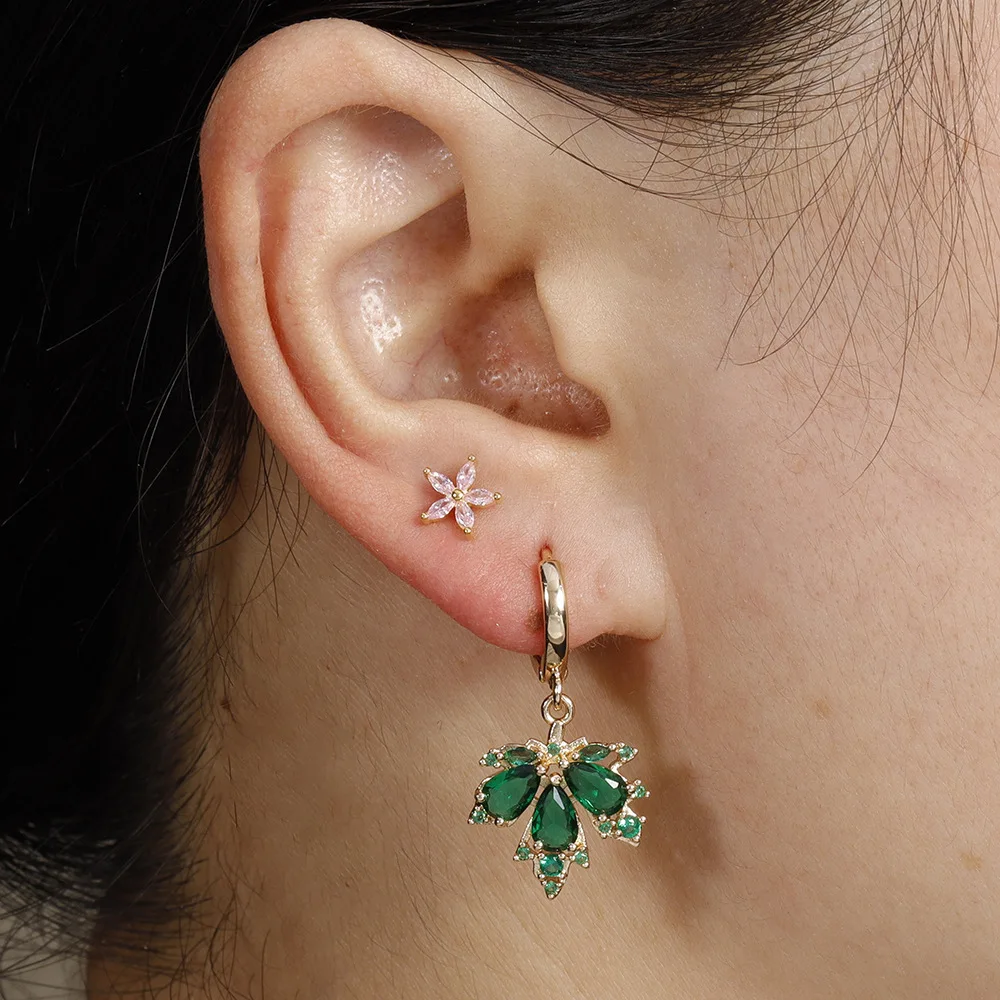 2PCS Vintage Crystal Zircon Maple Leaf Piercing Earrings Temperament Rhinestone Stainless Steel Hoop Earring Party Jewelry Gift