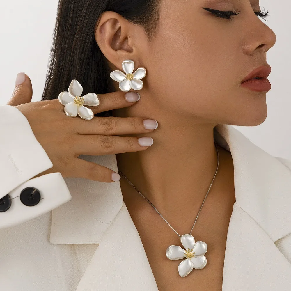 3pcs Set Charm Temperament Metal Stereo Five-leaf Flower Pendant Necklace Stud Earrings Open Rings for Woman Jewelry Sets Gift