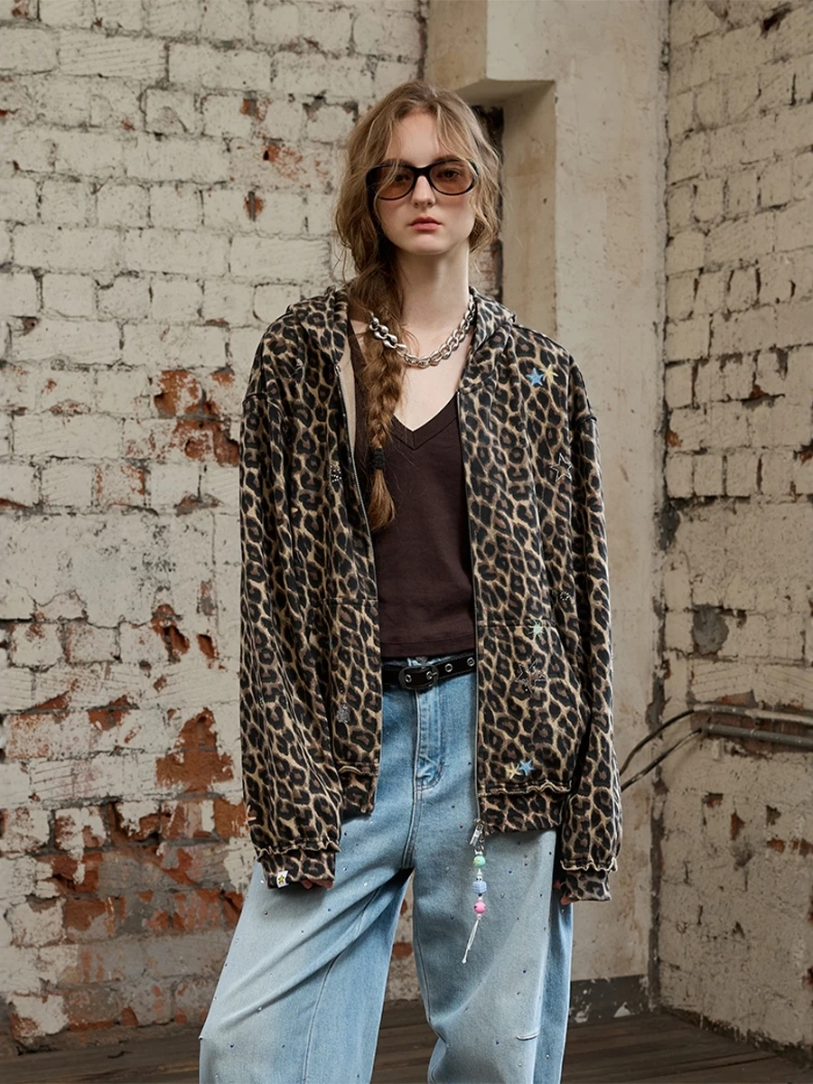 

Женский повседневный хлопковый кардиган с капюшоном и длинными рукавами Xia Sandra Ocean Print с принтом под леопарда и стразами