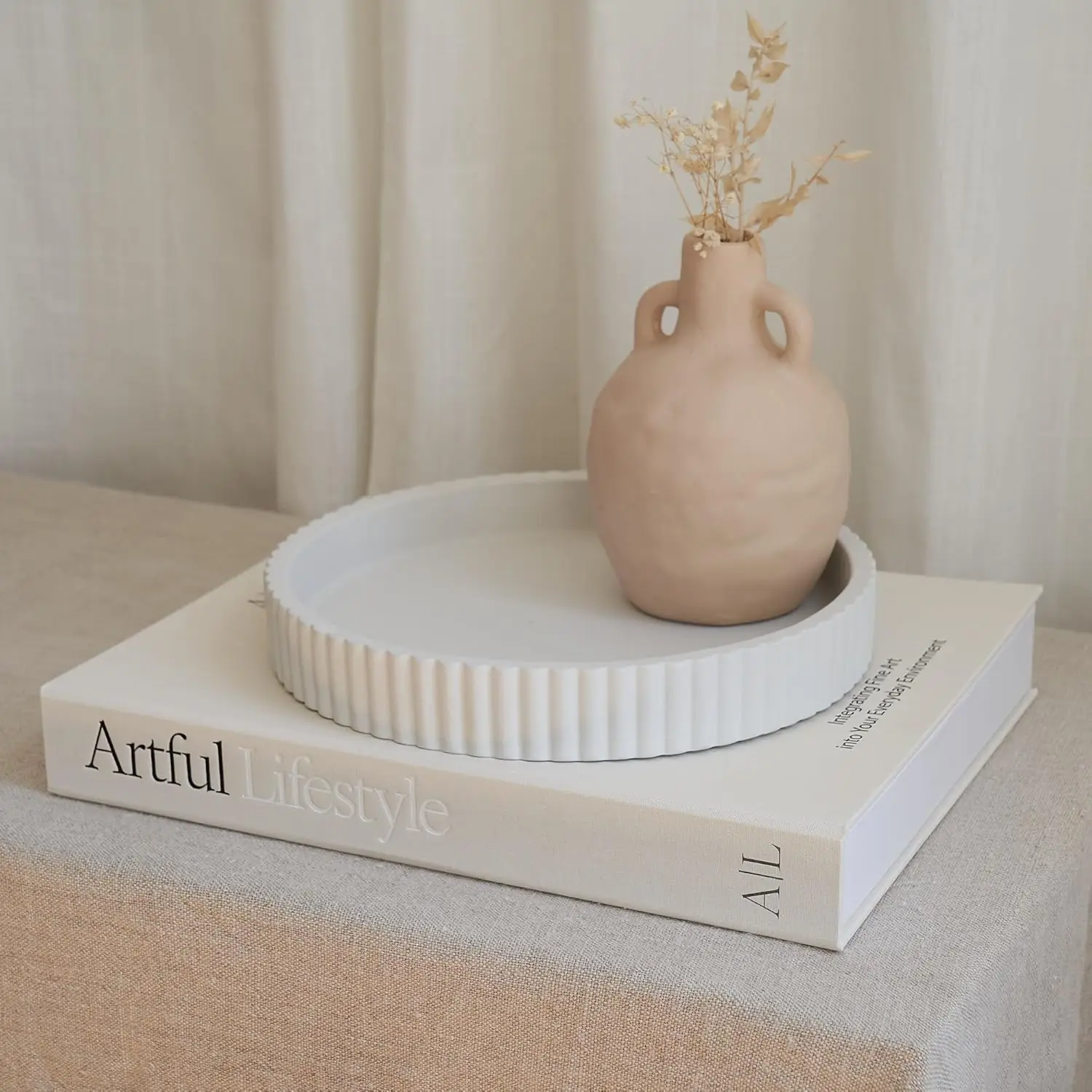 

Scalloped Concrete Tray & Linen Box Set - Enhance Coffee Table or Bookshelf Decor, Stylish Home Gift