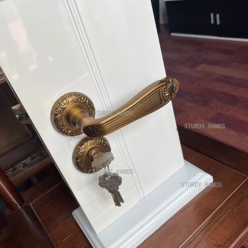 Zinc alloy French-style antique brass bedroom magnetic door lock European-style retro split handle lockset bedroom