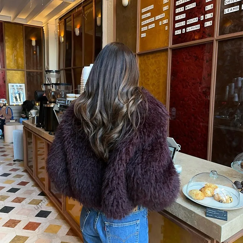 Brand Fashion Iconic Burgundy Cropped Shearling Faux Fur Coat Women Winter Jacket 2024 Fluffy Lapel Collar Red Fur Coat Outwear