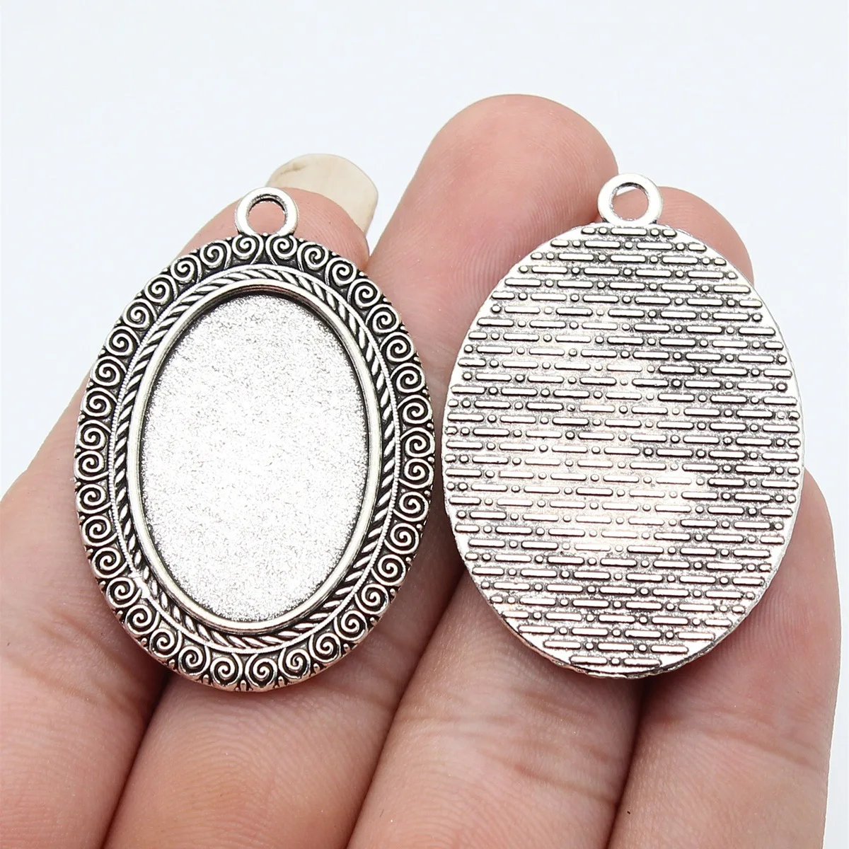 6pcs Inner Size 20x30mm(0.79x1.18inch) 2 Colors Oval Simple Style Cameo Cabochon Pendant Base Setting Vintage DIY Findings Bulk