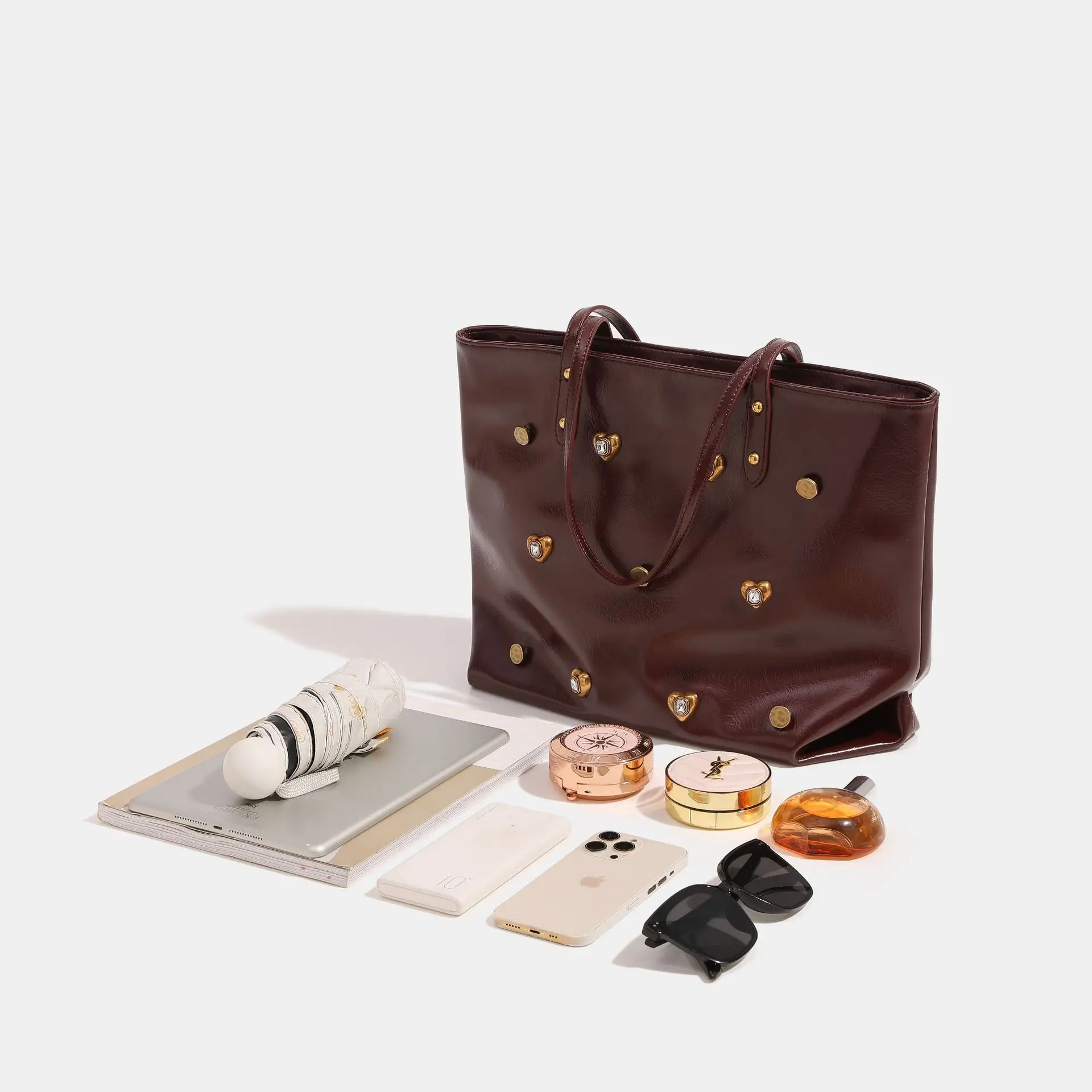 Maxdutti Lazy Style Large Capacity Rivet Studded Diamond Commuting Tote Bag Oil Wax Leather Portable One Shoulder Underarm Bag