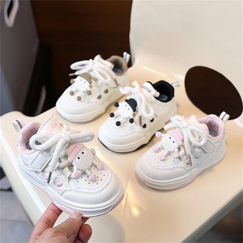 

Детская обувь, новинка 2023 года, осенняя детская повседневная обувь из искусственной кожи, белые уличные теннисные нескользящие модные кроссовки для маленьких мальчиков и девочек