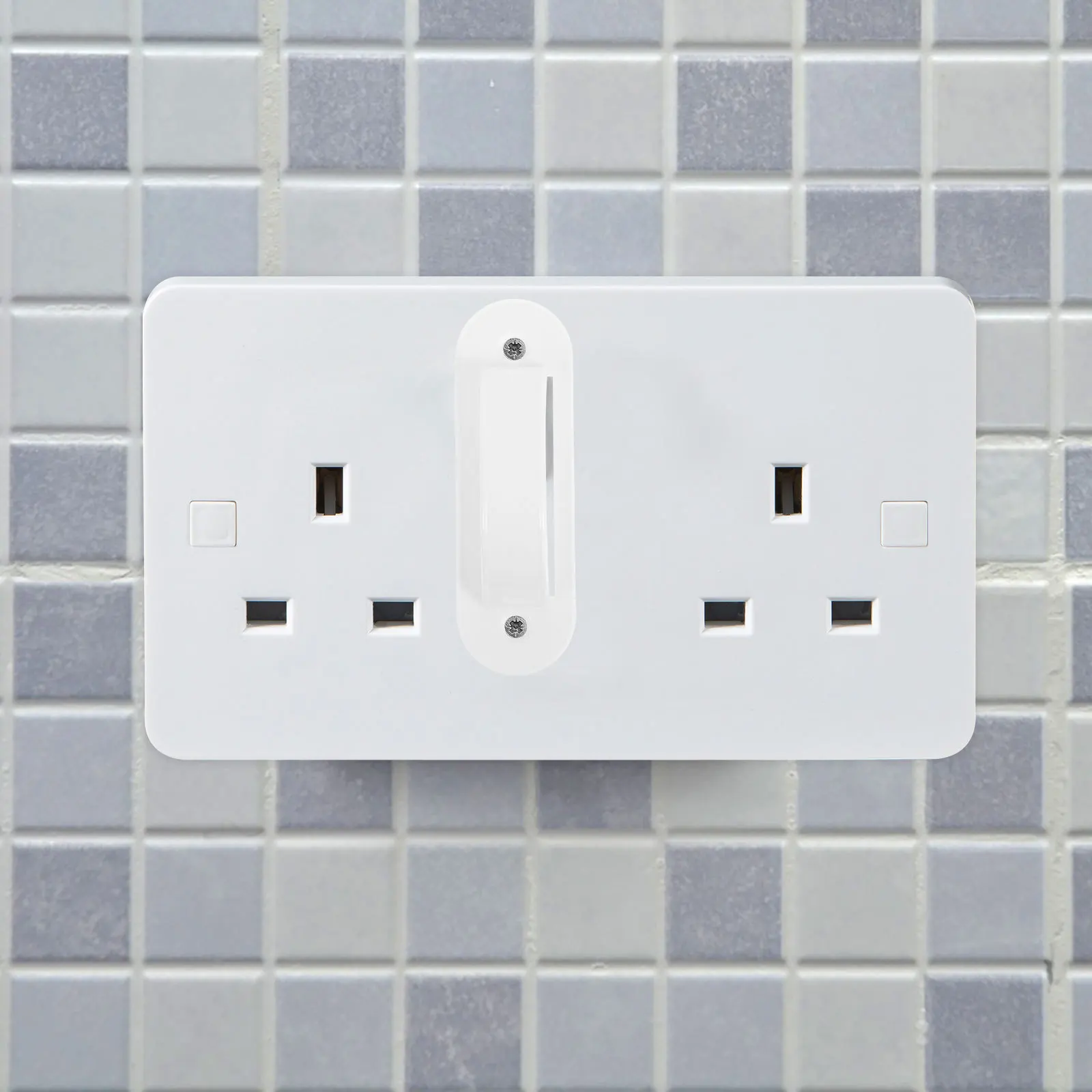 قطعتان من مفتاح الإضاءة لسلامة المنزل، واقي لوحة الحائط الشفاف المقاوم للأطفال متوافق مع المبدل القياسي