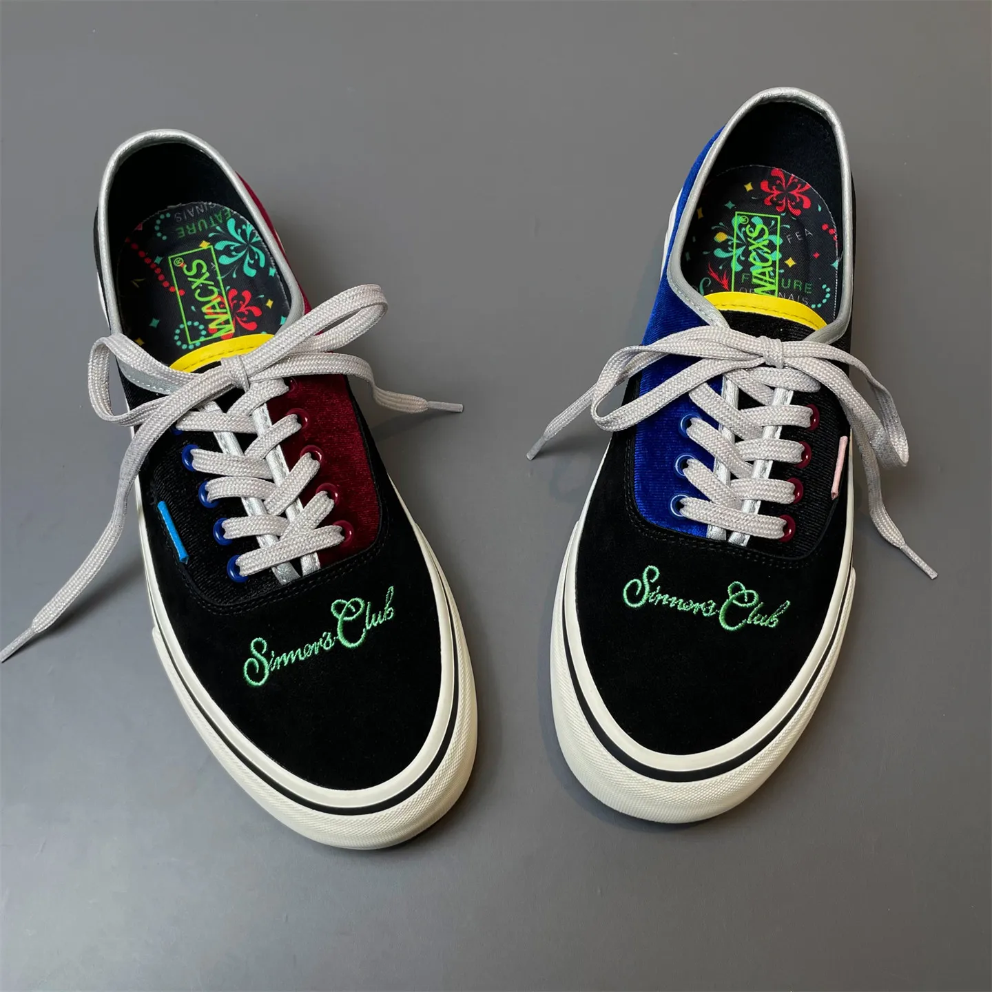 baskets-basses-retro-en-daim-a-lacets-antiderapantes-et-resistantes-a-l'usure-pour-toutes-les-saisons-ideales-pour-les-trajets-quotidiens-avec-motifs-imprimes-et-brodes-de-niche