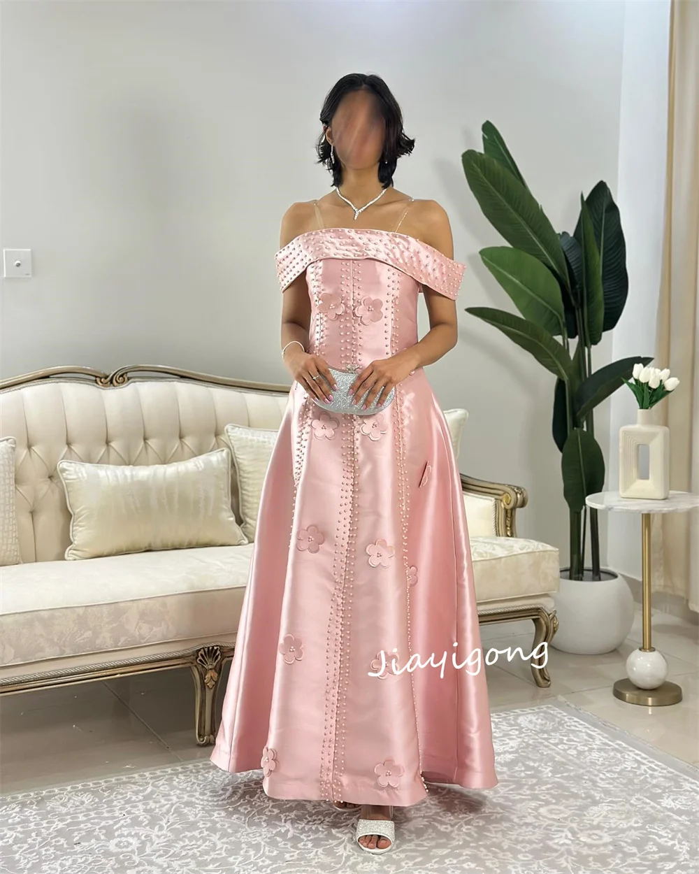 Vestidos largos personalizados de alta calidad con apliques plisados de Charmeuse, corte en A, hombros descubiertos, ocasión a medida exquisita