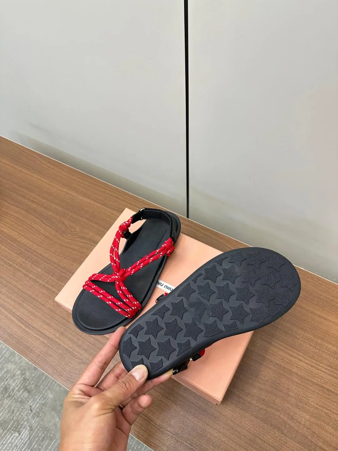 

Summer New MIU Series Holiday Style Flat Sandals, Home Sandals, Outdoor Sandals, Fashion Magazine Cover Models Luxury Gifts
