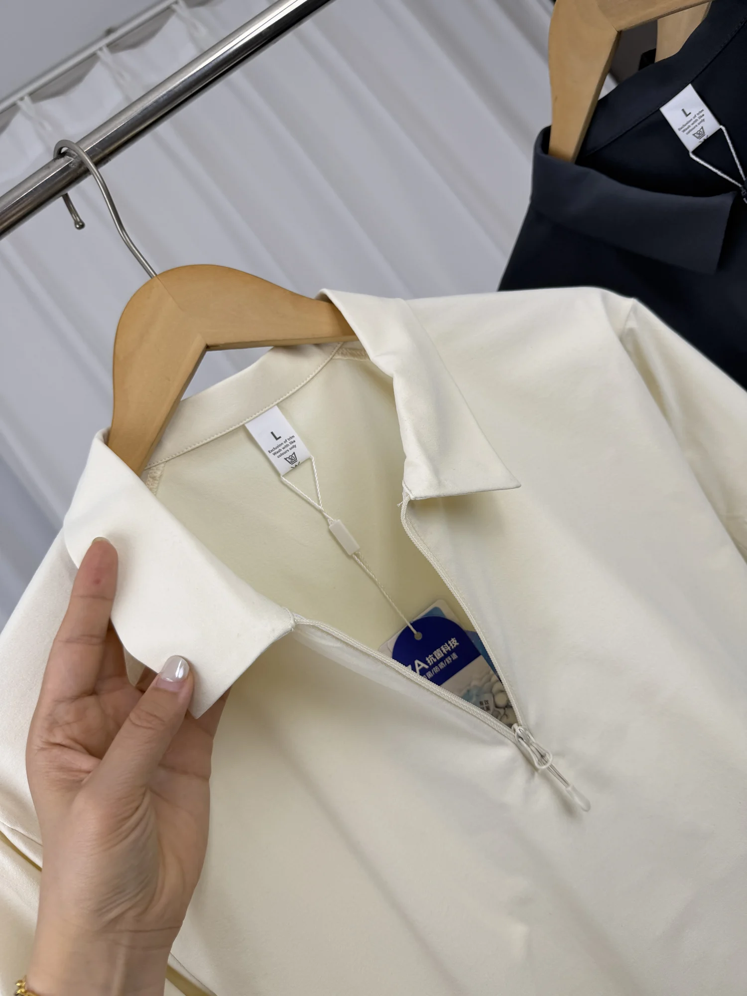 Functionality Meets Style: Men's Long Sleeve  Shirt with Press-Gusset Zipper Pocket Breathable Loose Fit Autumn Sportswear
