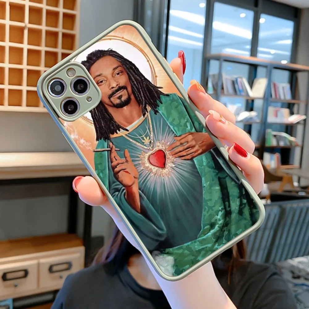 S-Snoop D-Dogg Rapper Phone Case for iPhone 14 11 12 13 Mini Pro Max 8 7 Plus X XR XS MAX Translucent Matte Cover