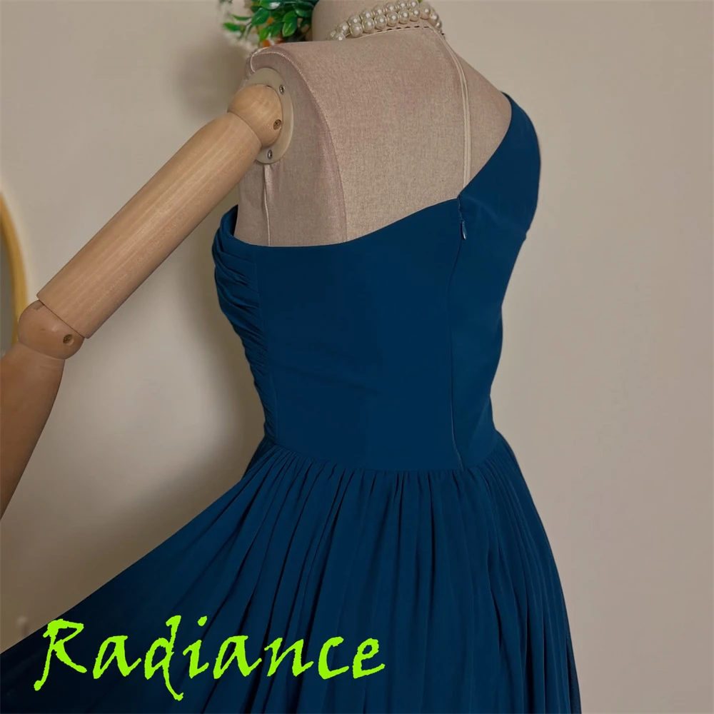 Aangepaste klassieke blauwe chiffon avondjurk Prachtige mouwloze homecoming-jurk met één schouder Luxe vestido de fiesta