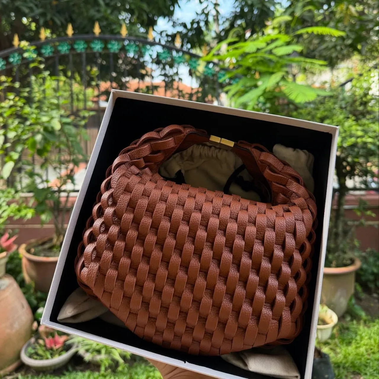 

Высококачественная новая сумка для обедов во французском стиле, плетеная сумка, модная женская сумка через плечо из натуральной кожи.