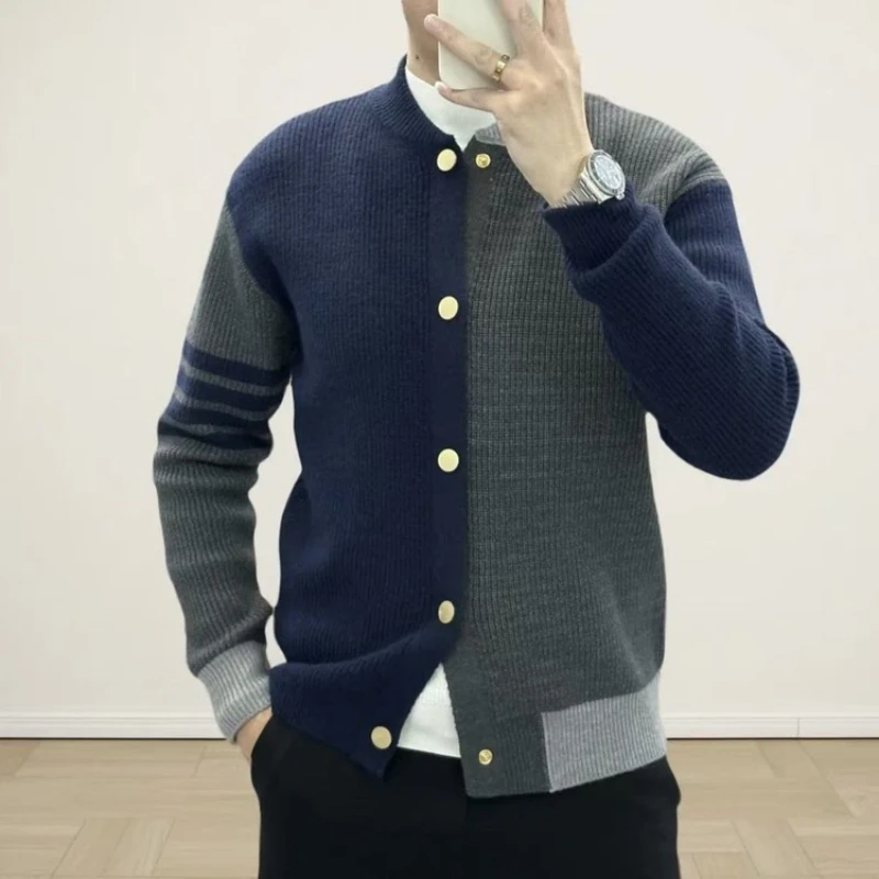 

​ Мужской вязаный кардиган на осень-зиму 2025 года — серый, синий цвет (белый, серый), M-3XL, дизайн с золотыми пуговицами ​ в сезон готовый запас